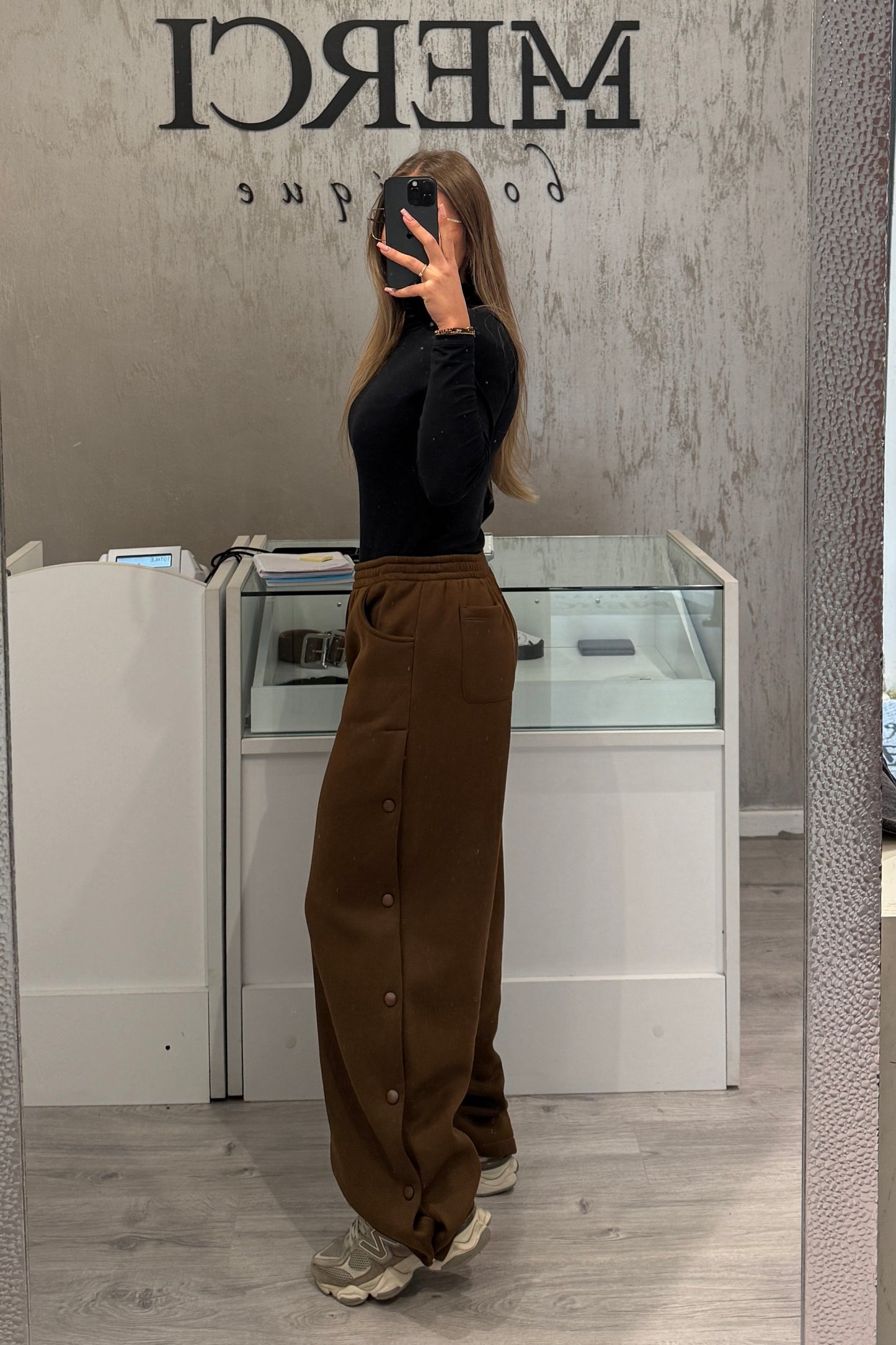 Pantalón de chándal LUMINA marrón