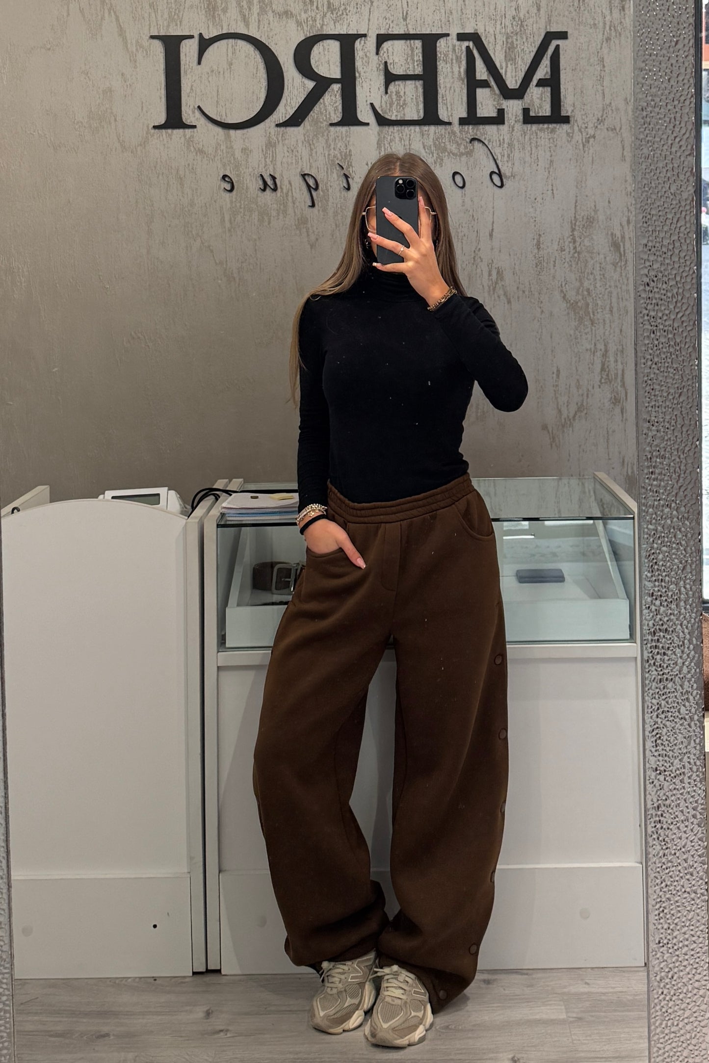 Pantalón de chándal LUMINA marrón