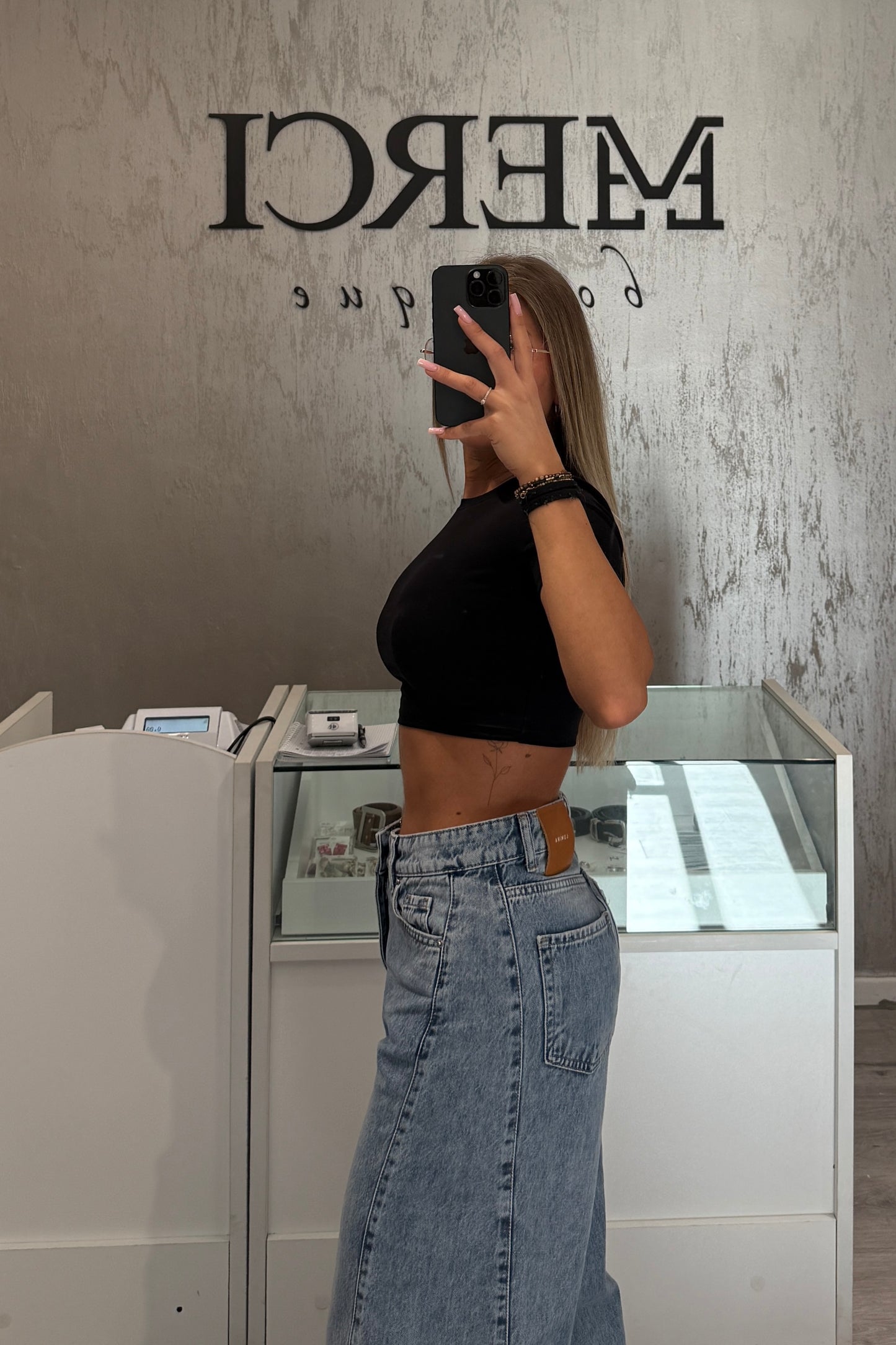 T-shirt LUMINA crop nera