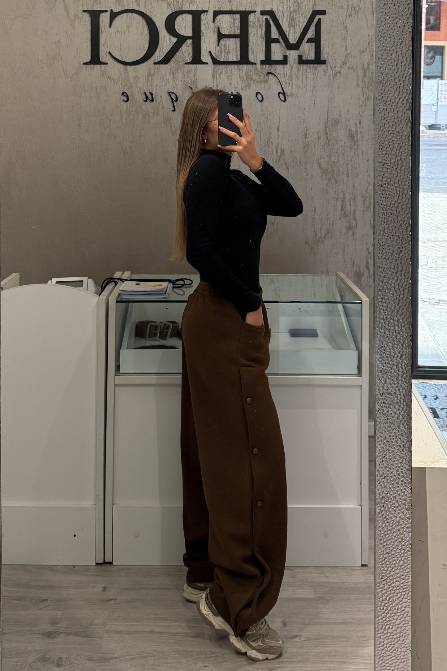 Pantalón de chándal LUMINA marrón